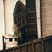 Fragment ściany hali klinkru